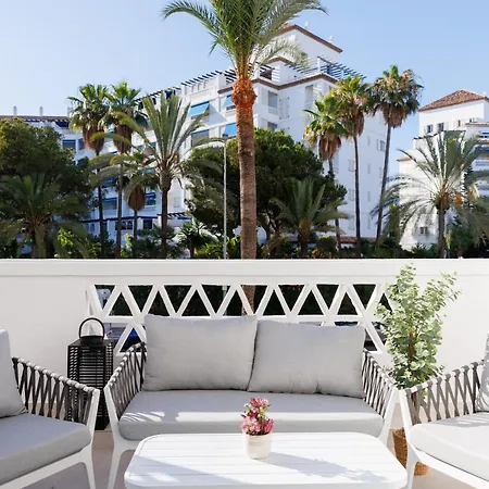 Banus - Banus - Playa Del Duque - Luxury Beachfront Complex - 2br - 2ba - Direct Access - Just 3 Min Walk To Puerto Banus Marina - Outdoor Terrace - 35,000 M2 Tropical Gardens - 3 Pools - 2 Onsite Restaurants - Ideal For Familie