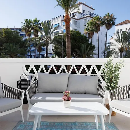 Banus - Banus - Playa Del Duque - Luxury Beachfront Complex - 2br - 2ba - Direct Access - Just 3 Min Walk To Puerto Banus Marina - Outdoor Terrace - 35,000 M2 Tropical Gardens - 3 Pools - 2 Onsite Restaurants - Ideal For Familie