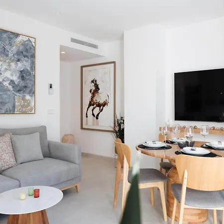 Banus - Banus - Playa Del Duque - Luxury Beachfront Complex - 2br - 2ba - Direct Access - Just 3 Min Walk To Puerto Banus Marina - Outdoor Terrace - 35,000 M2 Tropical Gardens - 3 Pools - 2 Onsite Restaurants - Ideal For Familie *
