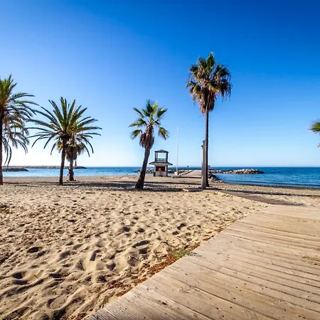 Banus - Banus - Playa Del Duque - Luxury Beachfront Complex - 2br - 2ba - Direct Access - Just 3 Min Walk To Puerto Banus Marina - Outdoor Terrace - 35,000 M2 Tropical Gardens - 3 Pools - 2 Onsite Restaurants - Ideal For Familie *
