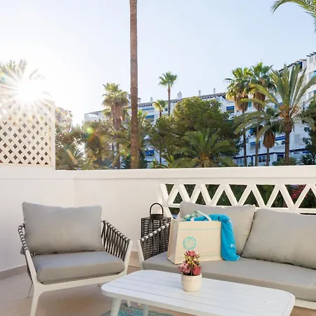 Banus - Banus - Playa Del Duque - Luxury Beachfront Complex - 2br - 2ba - Direct Access - Just 3 Min Walk To Puerto Banus Marina - Outdoor Terrace - 35,000 M2 Tropical Gardens - 3 Pools - 2 Onsite Restaurants - Ideal For Familie Marbella